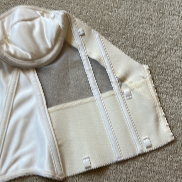 Merry Modes 34C bustier. Off-white strapless. - Picture 5 of 5